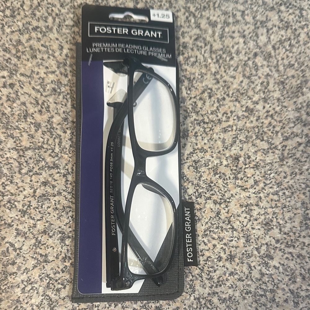 Foster Grant Classic Black Premium Reading Glasses +1.25